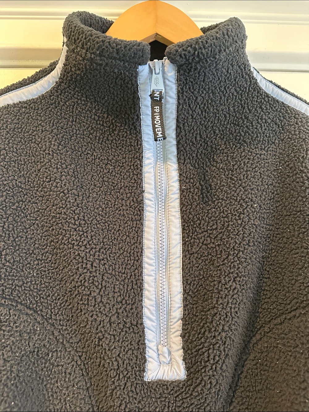 Free People Movement Navy Sherpa Half-Zip cropped Jacket with Light blue Trim - Picture 2 of 7